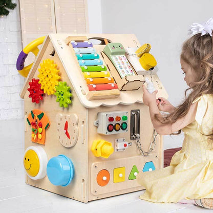 Casa Montessori de Madera Busy House
