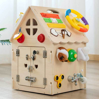 Casa Montessori de Madera Busy House