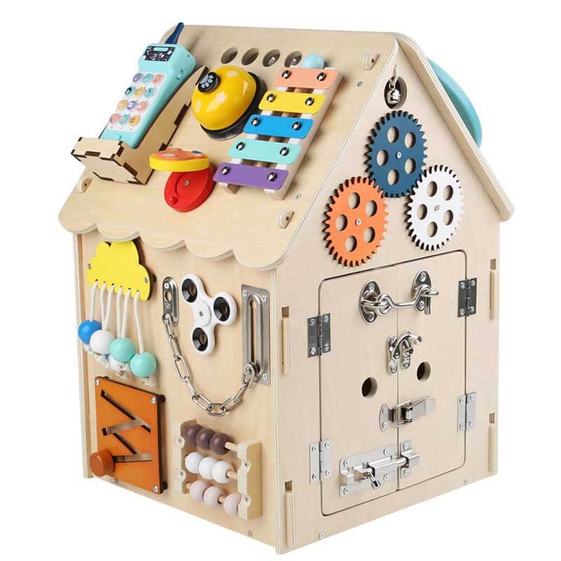 Casa Montessori de Madera Busy House