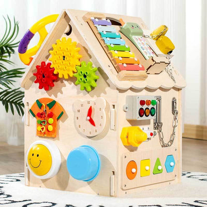 Casa Montessori de Madera Busy House