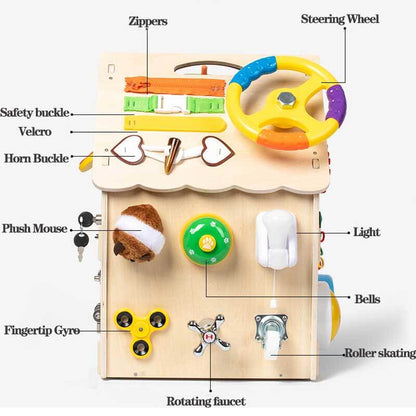 Casa Montessori de Madera Busy House