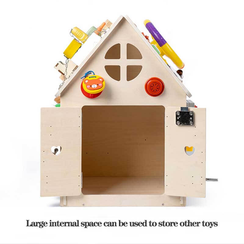 Casa Montessori de Madera Busy House