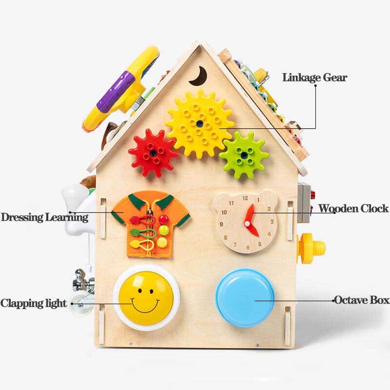 Casa Montessori de Madera Busy House