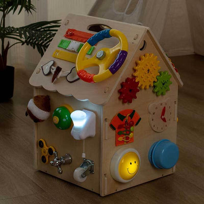 Casa Montessori de Madera Busy House