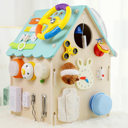 Casa Montessori de Madera Busy House